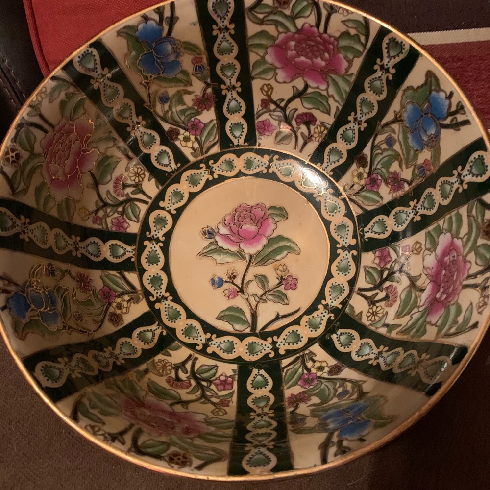 Beautiful Vintage Serving Bowl